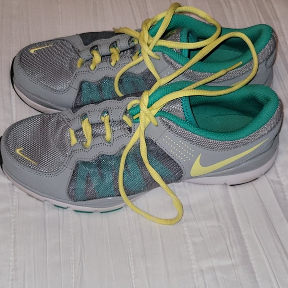 Nike - Picture 2 of 5